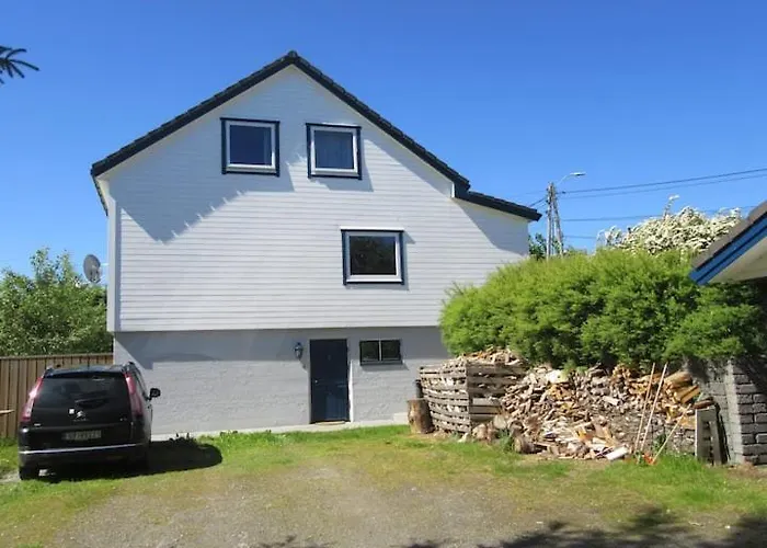 Airbnb And Booking At Postvegen 95